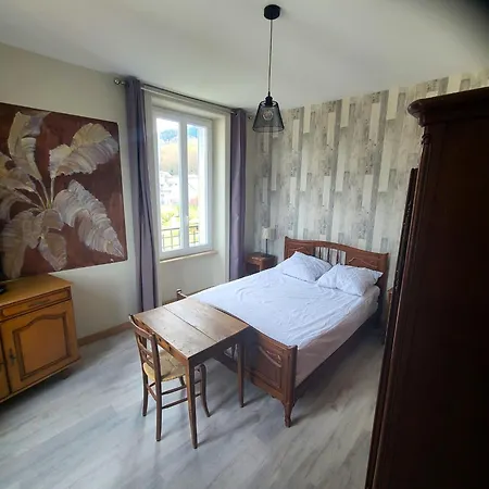 Confortable A La Bourboule, 64 M², Balcons Agreables