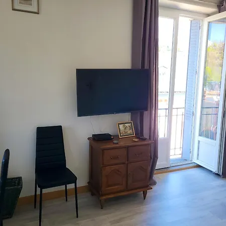 Confortable A La Bourboule, 64 M², Balcons Agreables Apartman *