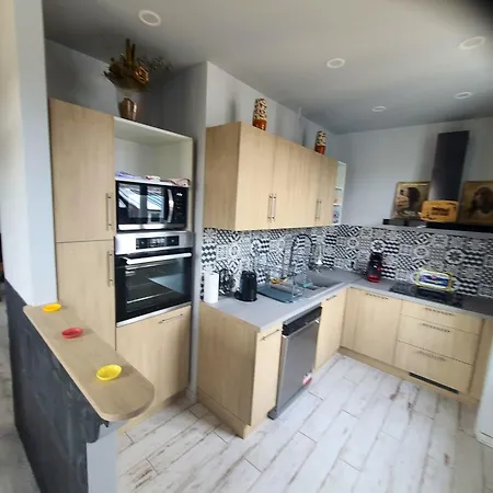 Confortable A La Bourboule, 64 M², Balcons Agreables *